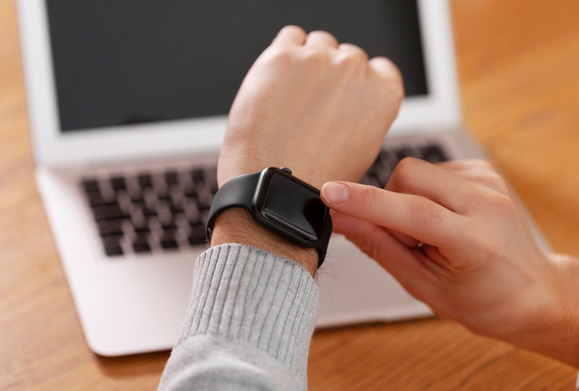 Como-Consertar-o-Vidro-Quebrado-do-Apple-Watch