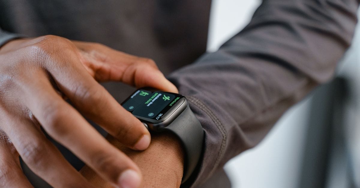 Quanto-custa-a-troca-de-vidro-de-Apple-Watch-SE